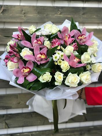Букет цветов из: Розы и Хризантемы в Юго-Камский