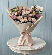 Букет цветов из:  Розы и Лизиантусы в Юго-Камский