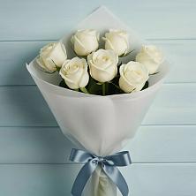 Букет 7 Белых роз Эдлесс Лав в Юго-Камский