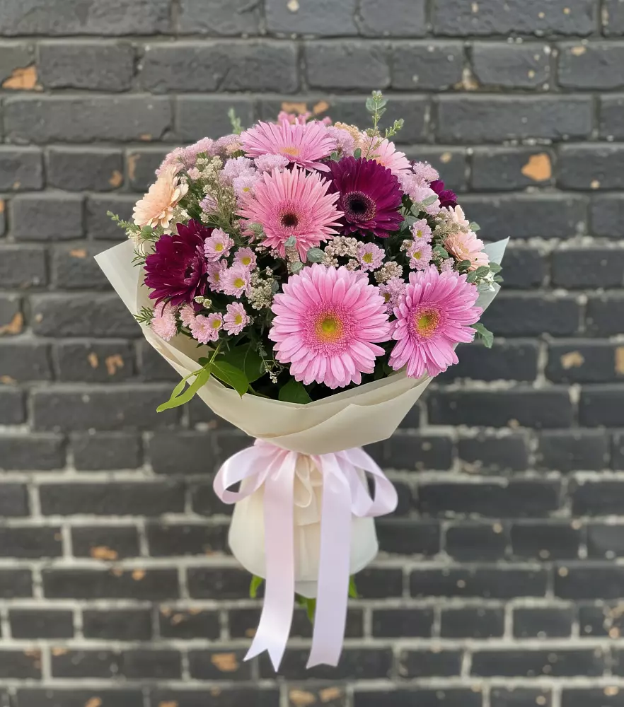 Букет цветов из: Герберы и Хризантемы в Юго-Камский