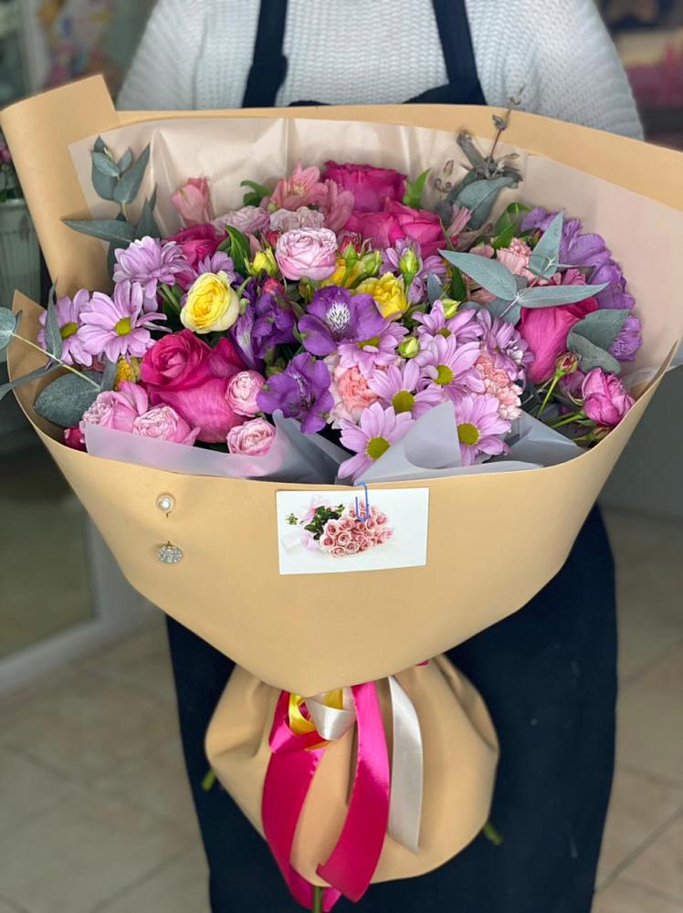 Букет цветов из: Хризантемы, Гвоздики и Альстромерии в Юго-Камский