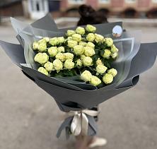 Букет Белые кустовые розы Солинеро в Юго-Камский