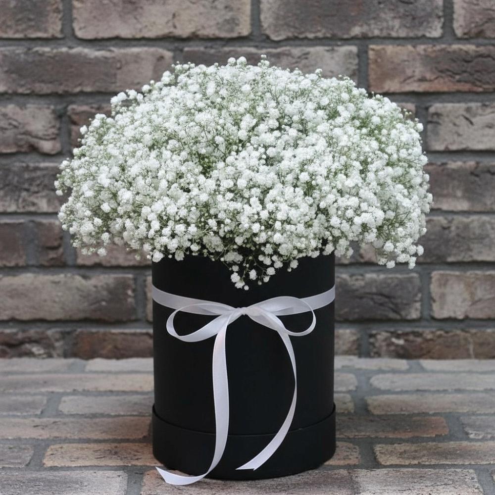 Цветочная композиция из Гипсофила в шляпной коробке в Юго-Камский