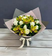 Букет цветов из:  Орхидеи и Розы в Юго-Камский