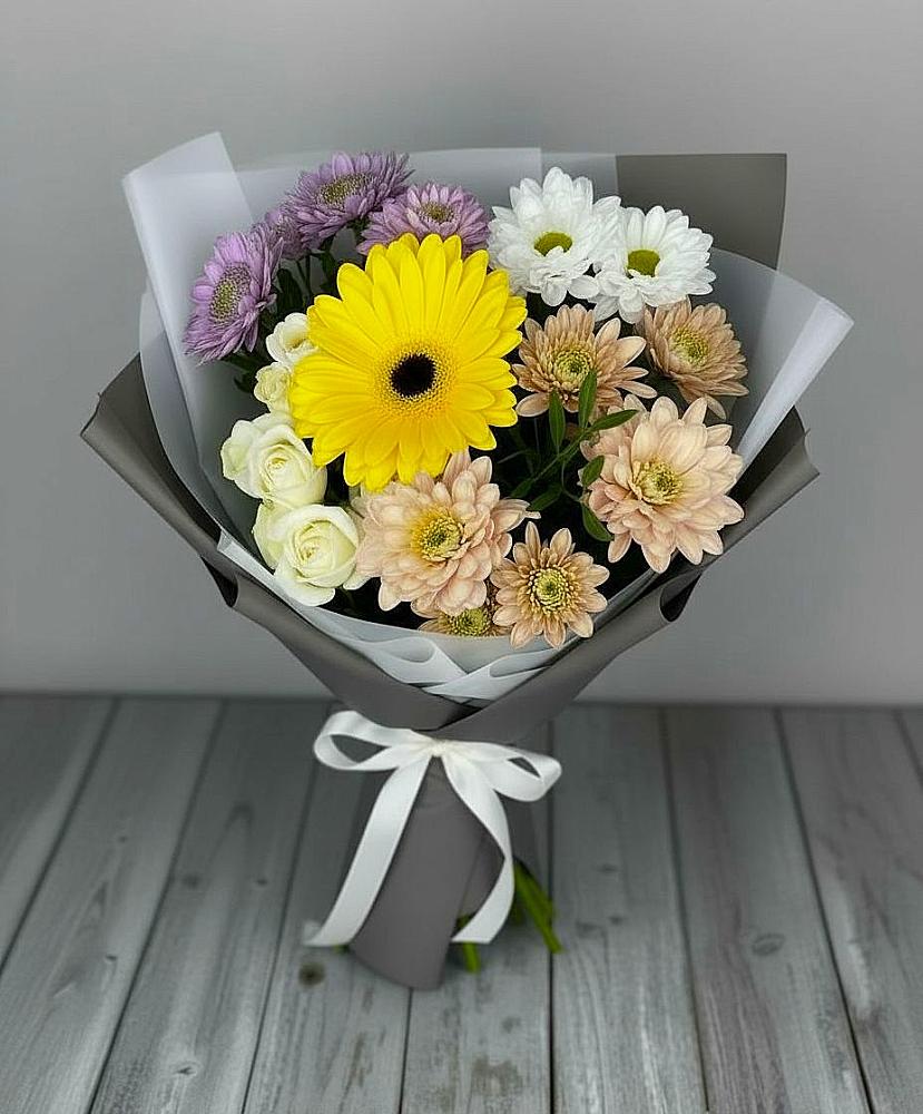 Букет цветов из: Розы, Герберы и Хризантемы в Юго-Камский