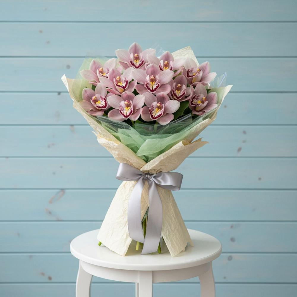 Букет цветов из: Орхидеи и Розы в Юго-Камский