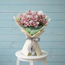 Букет цветов из:  Орхидеи и Розы в Юго-Камский