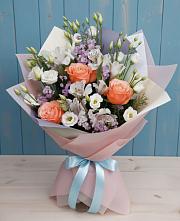 Букет цветов из:  Лизиантусы, Розы, Альстромерии и Гипсофила в Юго-Камский