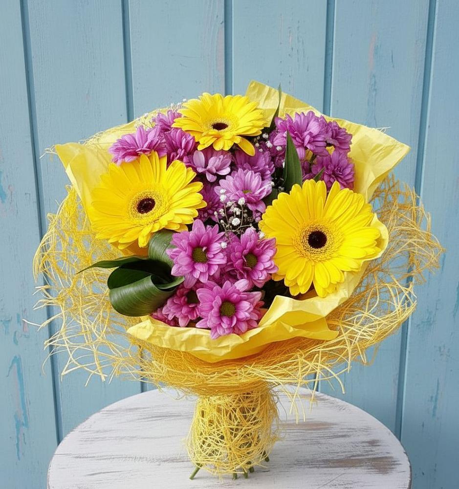 Букет цветов из: Хризантемы и Герберы в Юго-Камский