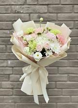 Букет цветов из:  Гвоздики, Розы, Лизиантусы и Хризантемы в Юго-Камский