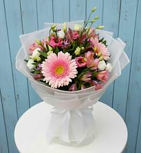 Букет цветов из:  Герберы, Альстромерии и Лизиантусы в Юго-Камский