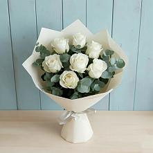 Букет Белые розы в Эвкалипте в Юго-Камский