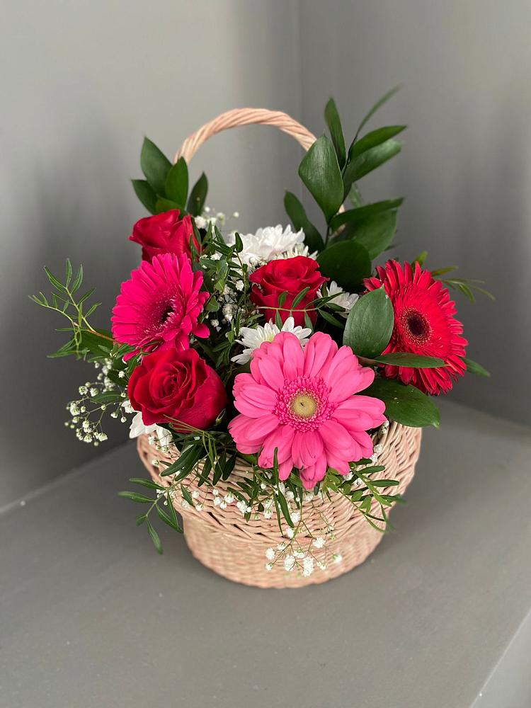 Цветочная композиция из Розы, Хризантемы и Герберы в корзине в Юго-Камский